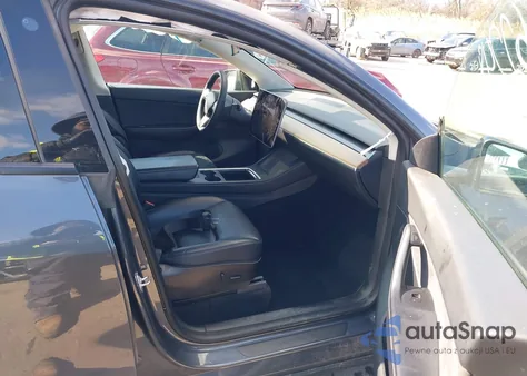 2022 Tesla Model Y Long Range Dual Motor All-Wheel Drive z USA, uszkodzony, nr VIN 7SAYGDEE7NF363949